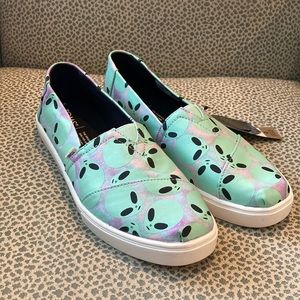 New! Glow in the dark Alien Alpargata Toms size 8.5
